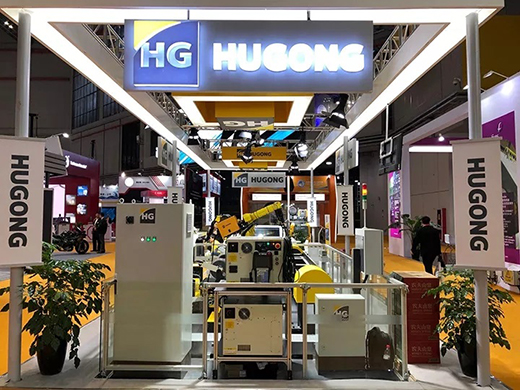 进博会首日不朽情缘意大利CEA展位展品机械人焊接系统